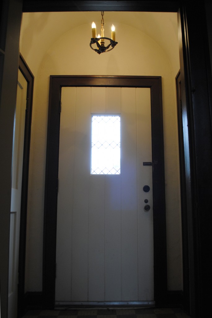 Entry - We get the original door, hardware and pendant.